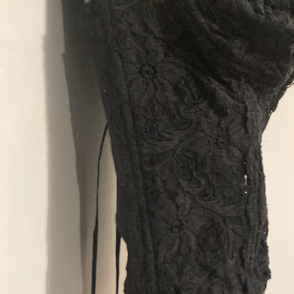 Vintage Black Lace Rose Corset w/ hook~n~eye secured front & back. Pre ~loved - Picture 4 of 14